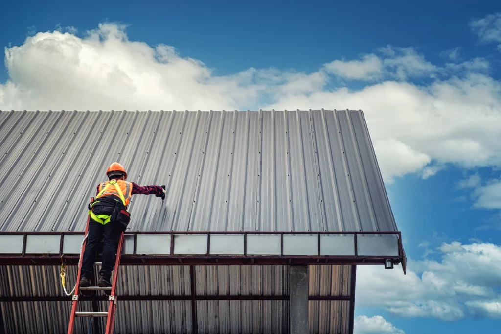 Open plateau wind and heavy snow destroy weak roofs fast. We install standing seam and ribbed metal roofing built for Hermantown winters. Free estimates today.